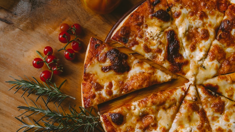 ホットチリガーリックとペッパーチーズはどっちが美味しい?味の違い・辛さ・おすすめの選び方をやさしく比較