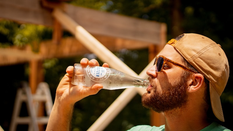 炭酸飲料の人気が二極化しているのはなぜ?支持される特徴と選ばれない理由をわかりやすく解説